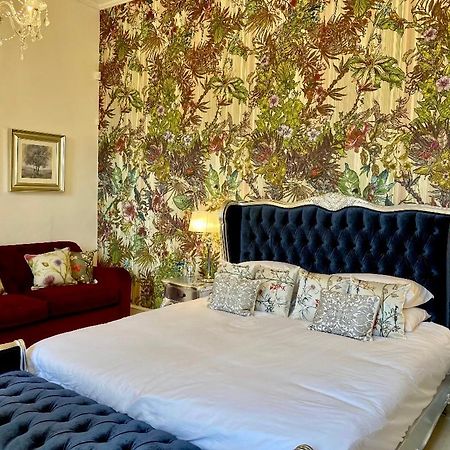 Private Room & Bathroom In Manor House Maybole Exterior foto