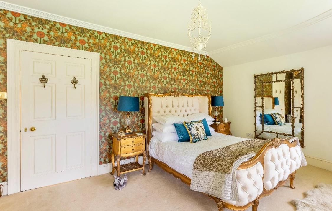Private Room & Bathroom In Manor House Maybole Exterior foto