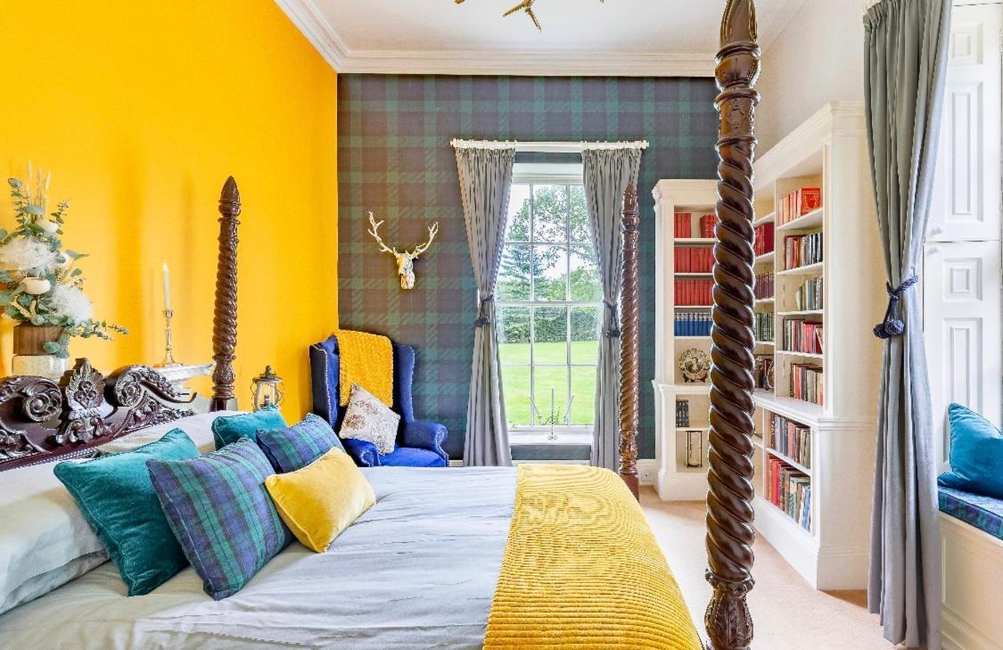 Private Room & Bathroom In Manor House Maybole Exterior foto